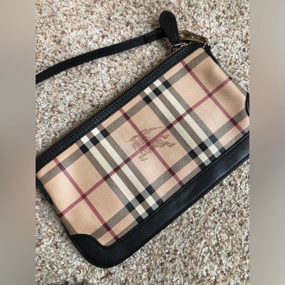 Authentic Burberry Haymarket adjustable Pochette Wristlet/Crossbody Bag - Picture 2 of 5